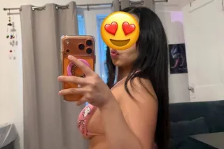 Sexy real latina girl ready to complace you 😍🍑💦 - Image 1