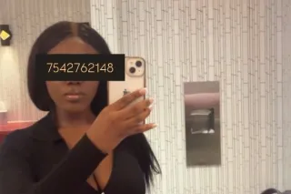 🍓5'2 petite treat 🍓🫧 - Image 1